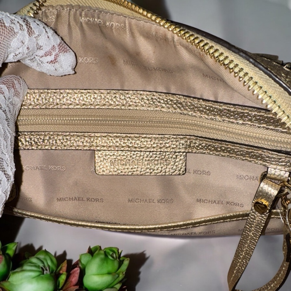 EUC Michael Kors Mercer Medium Duffle Metallic Leather Pale Gold Boston Bag - Picture 8 of 9
